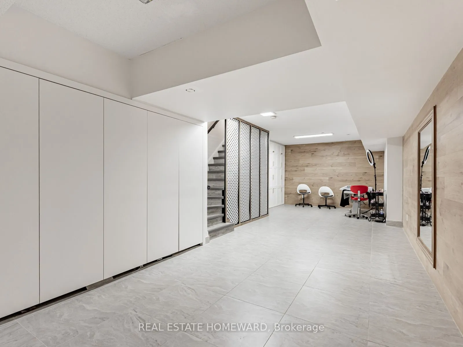 964A The Queensway
