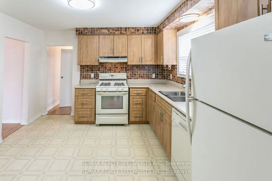 1164 Shamir Crescent