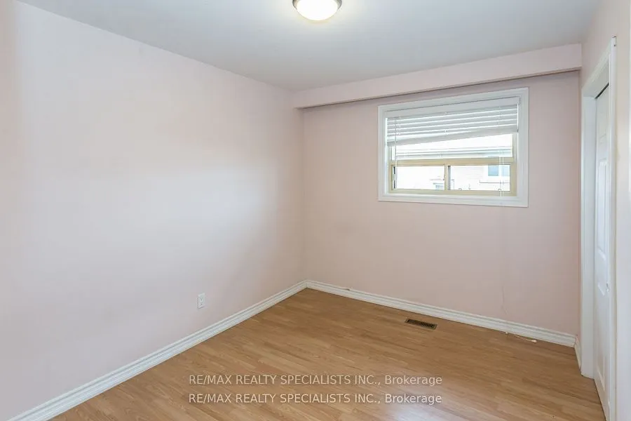 1164 Shamir Crescent