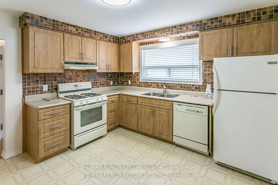 1164 Shamir Crescent
