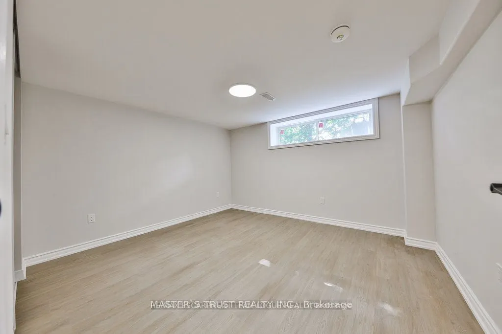1390 Mountain Grove Avenue, #LOWER