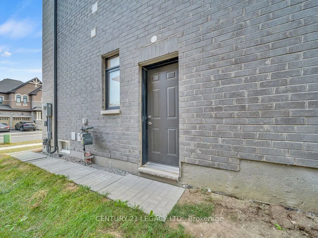23 Duxbury Road N