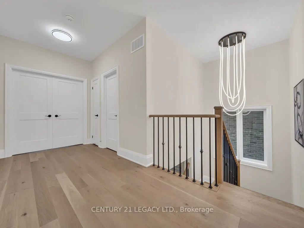 23 Duxbury Road N