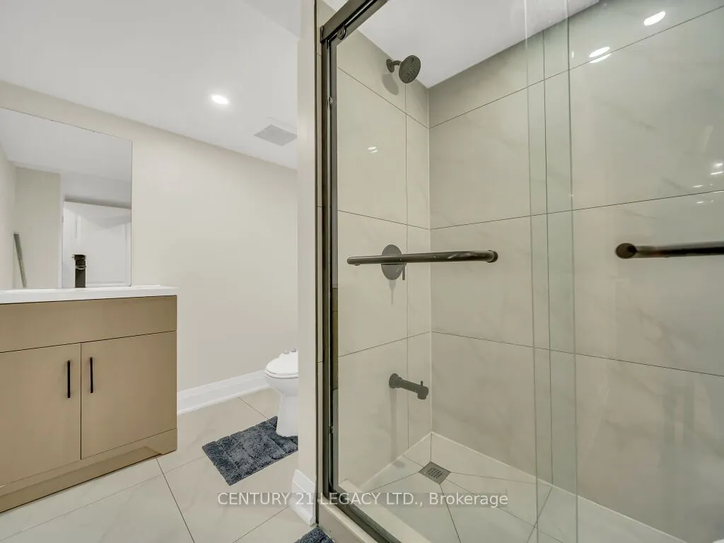 23 Duxbury Road N