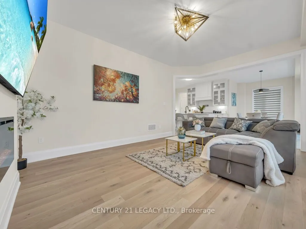 23 Duxbury Road N