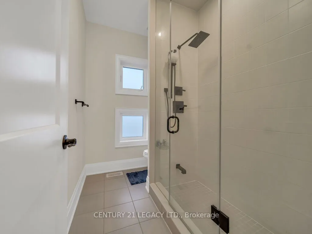 23 Duxbury Road N