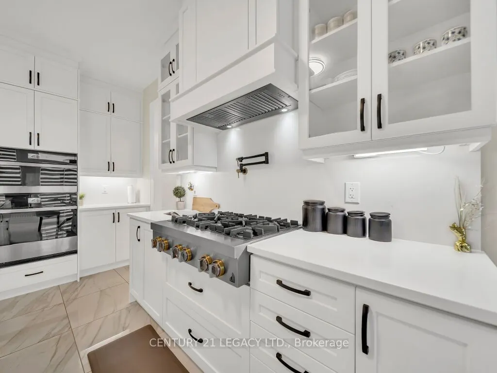 23 Duxbury Road N