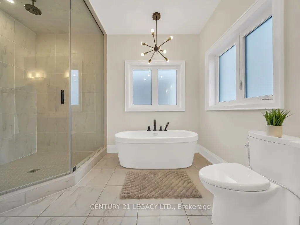 23 Duxbury Road N