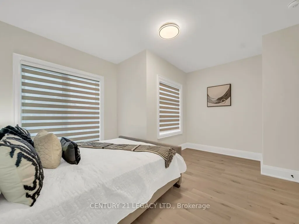 23 Duxbury Road N
