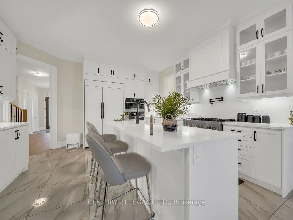 23 Duxbury Road N