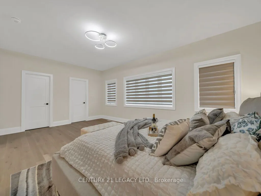 23 Duxbury Road N