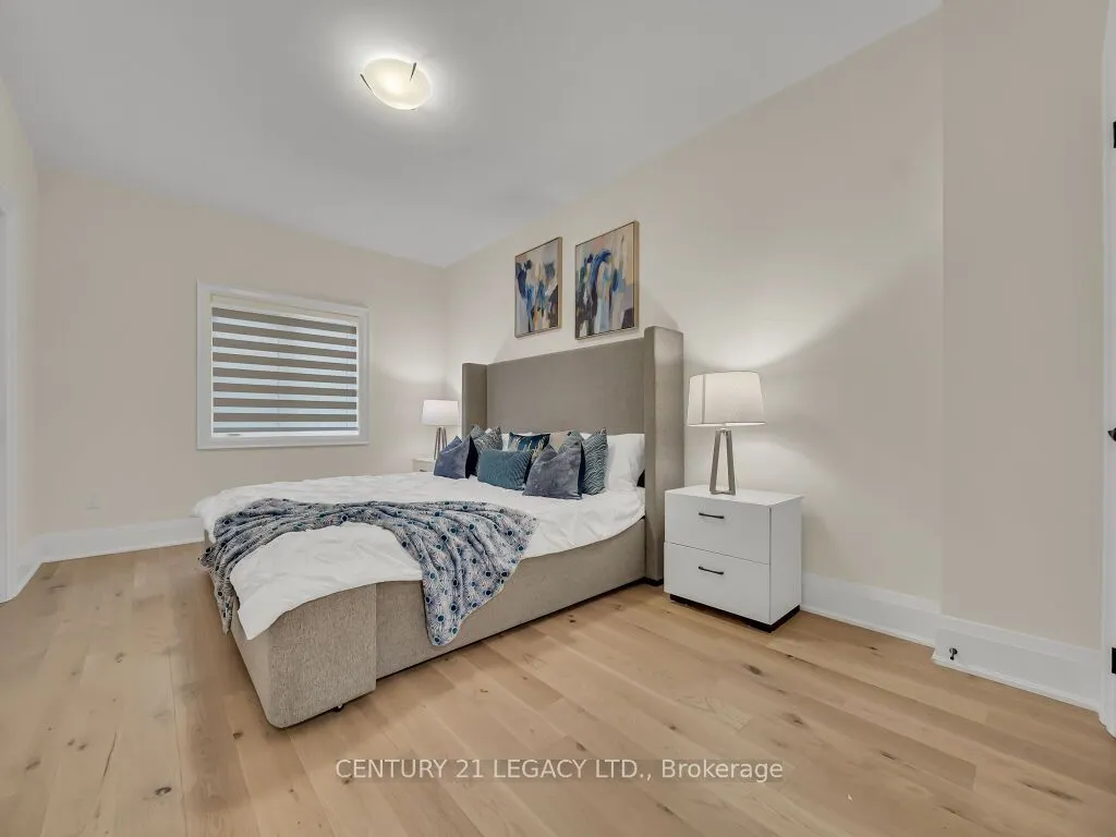 23 Duxbury Road N