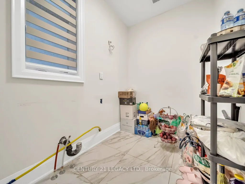 23 Duxbury Road N