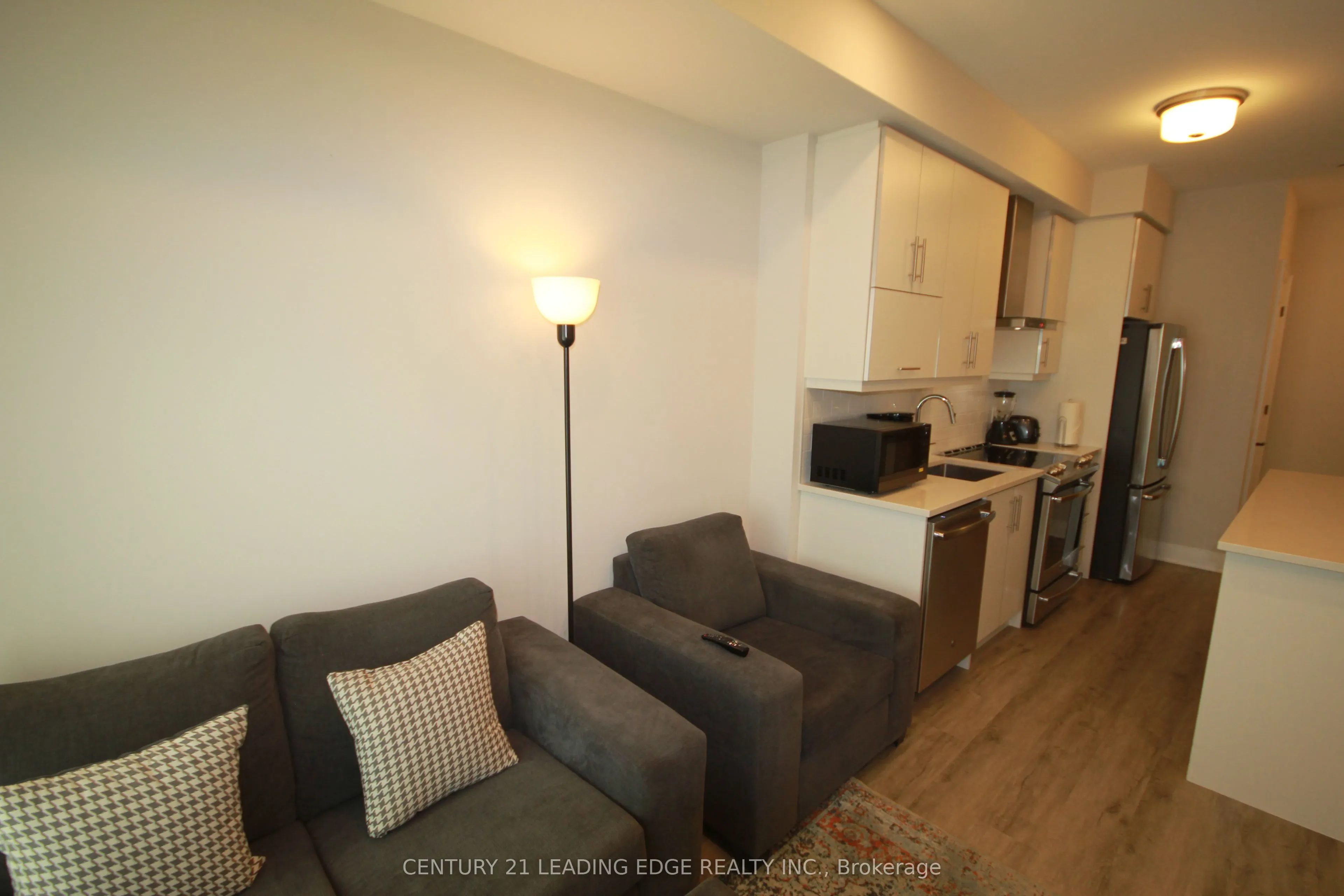 128 GROVEWOOD Common, #8