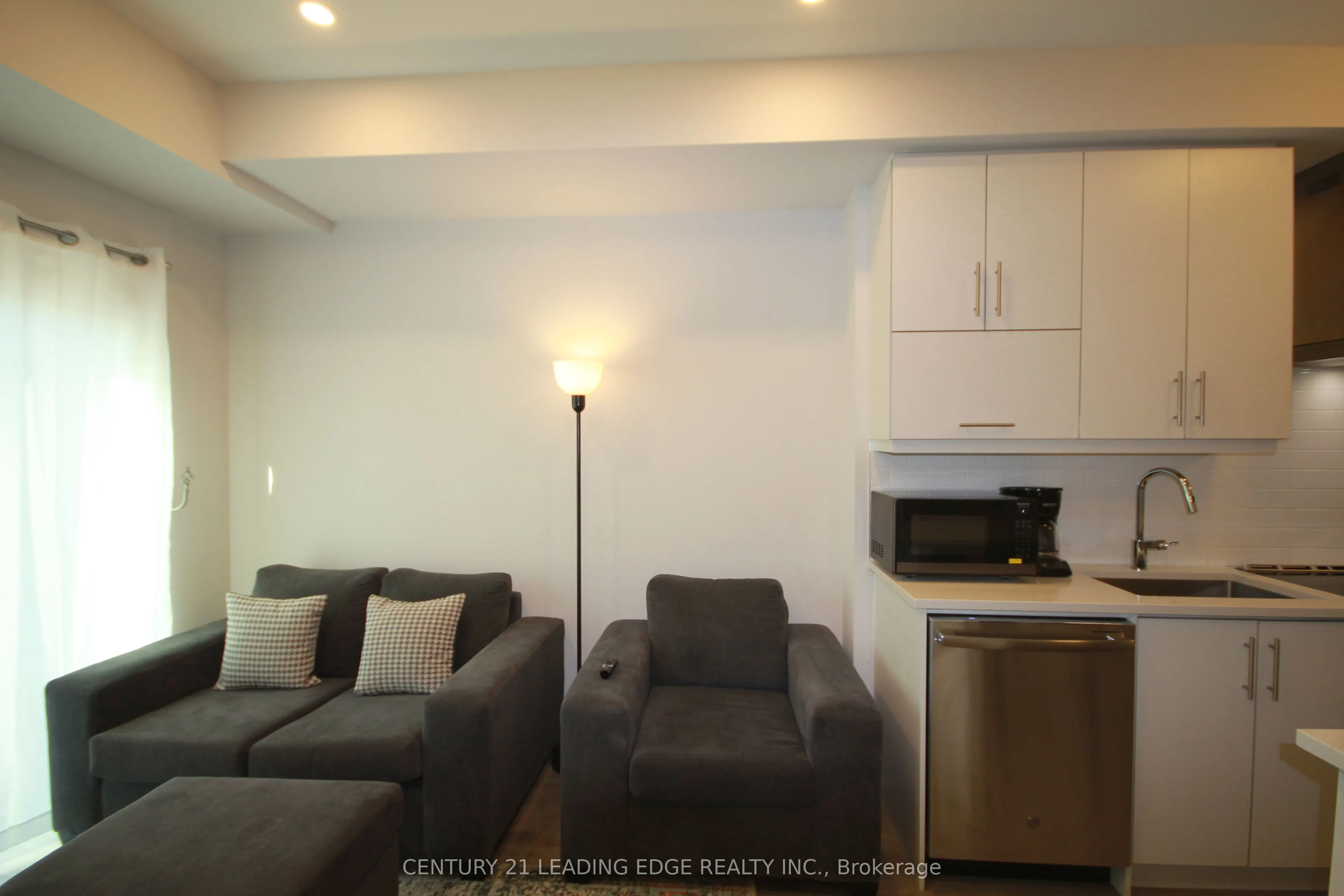 128 GROVEWOOD Common, #8