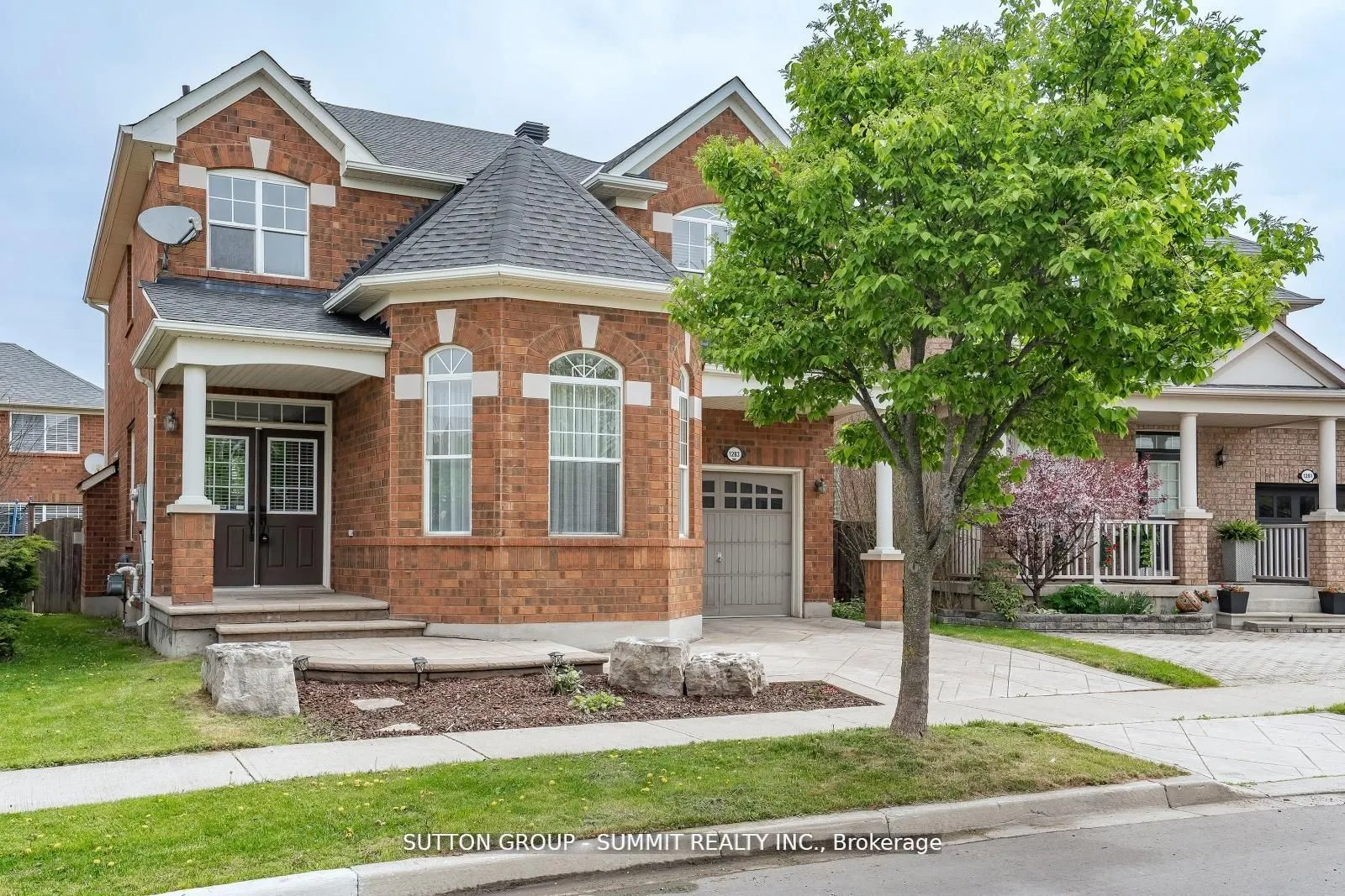 1283 Robson Crescent