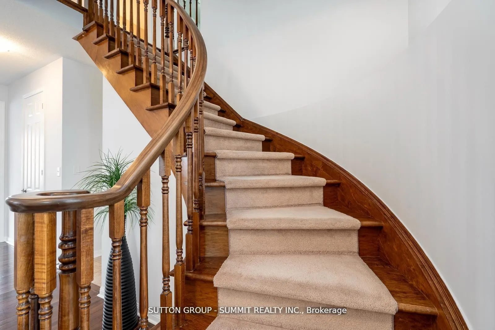 1283 Robson Crescent