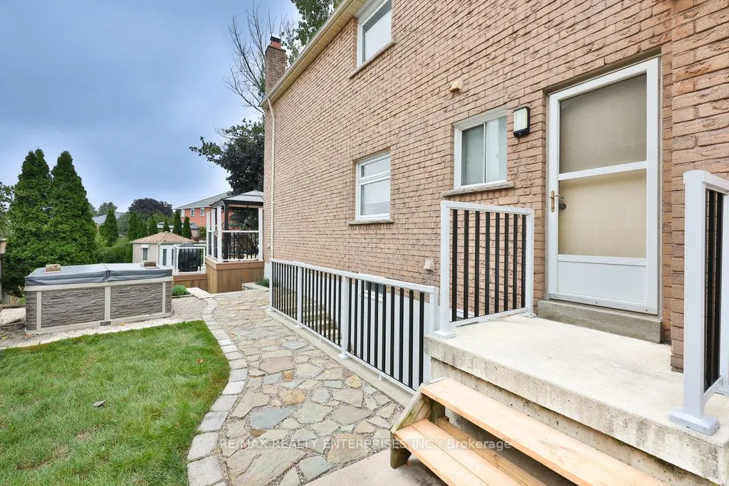 431 Naomi Crescent