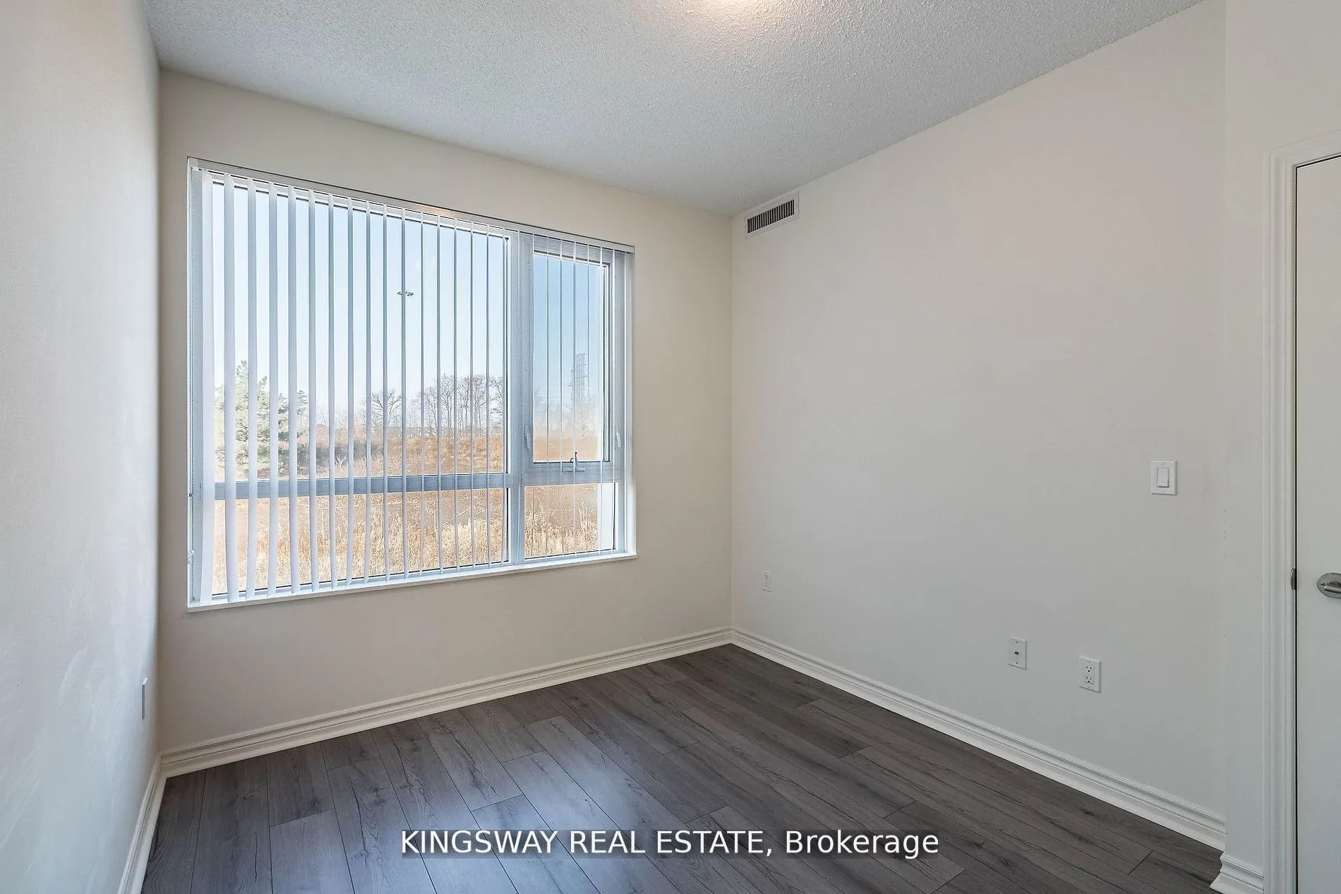 349 RATHBURN Road W, #217