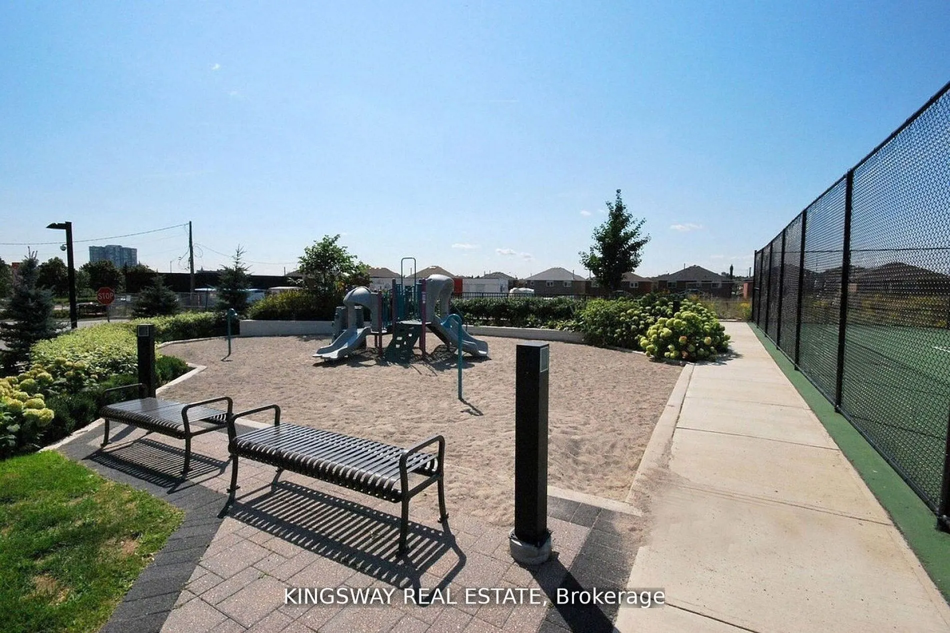 349 RATHBURN Road W, #217
