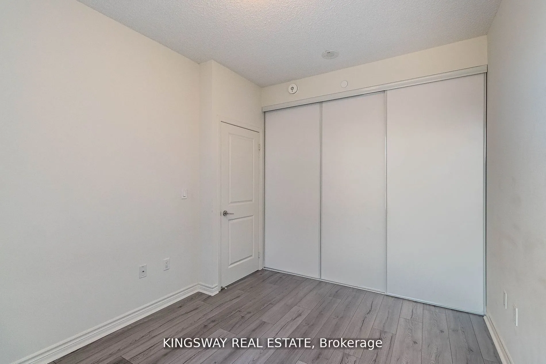 349 RATHBURN Road W, #217