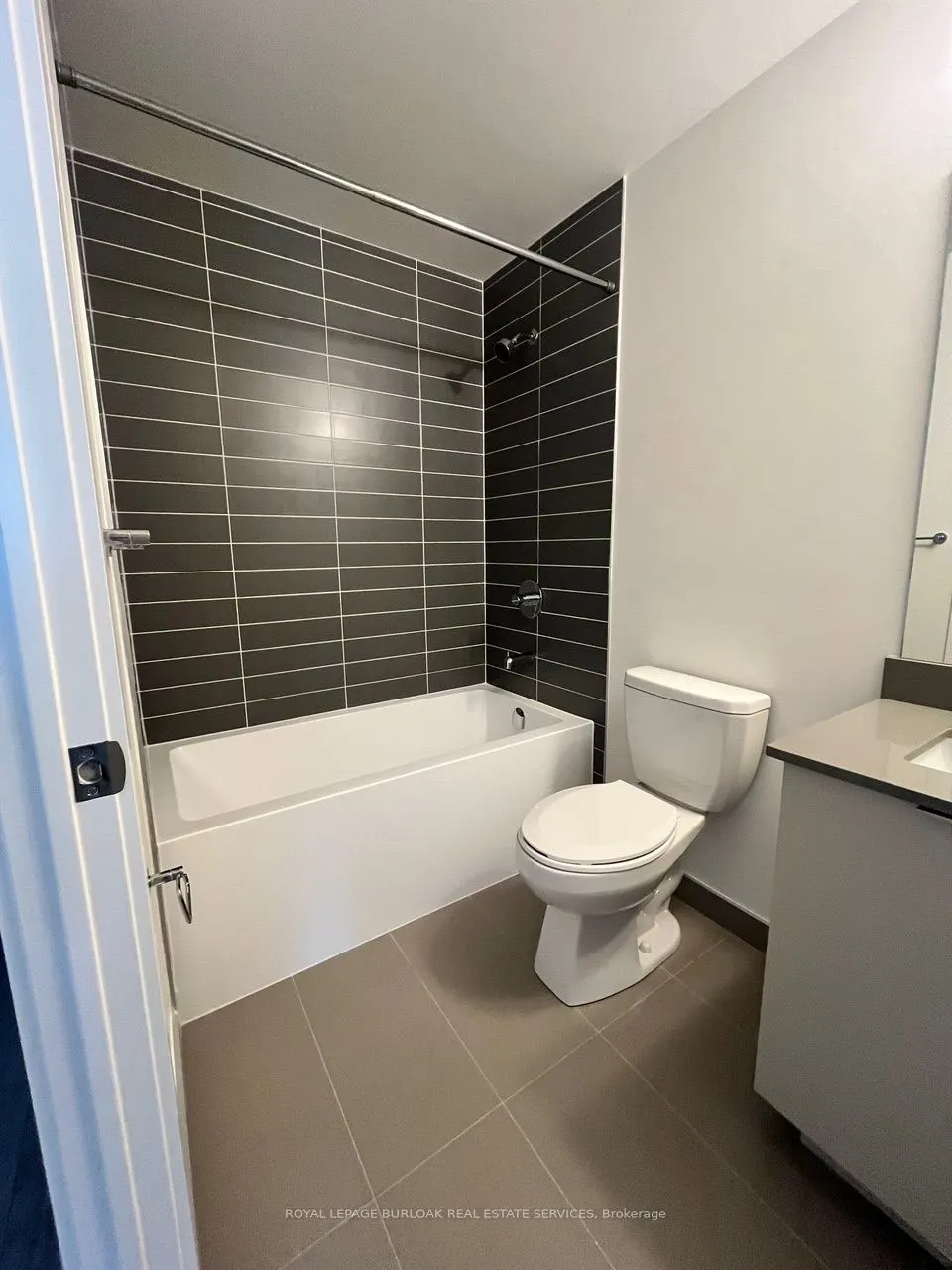 3079 Trafalgar Road, #1406