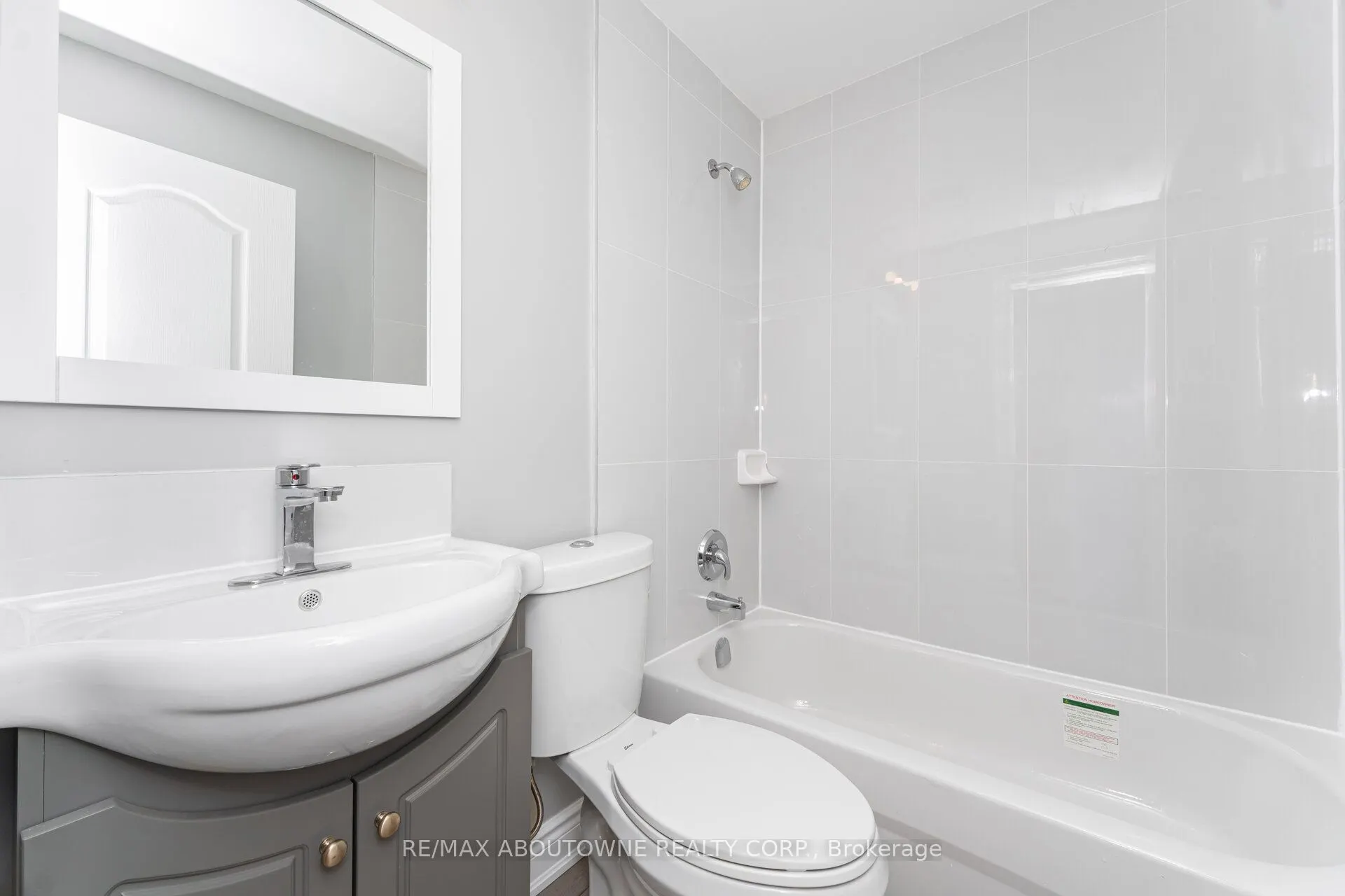 486 Holtby Avenue, #3