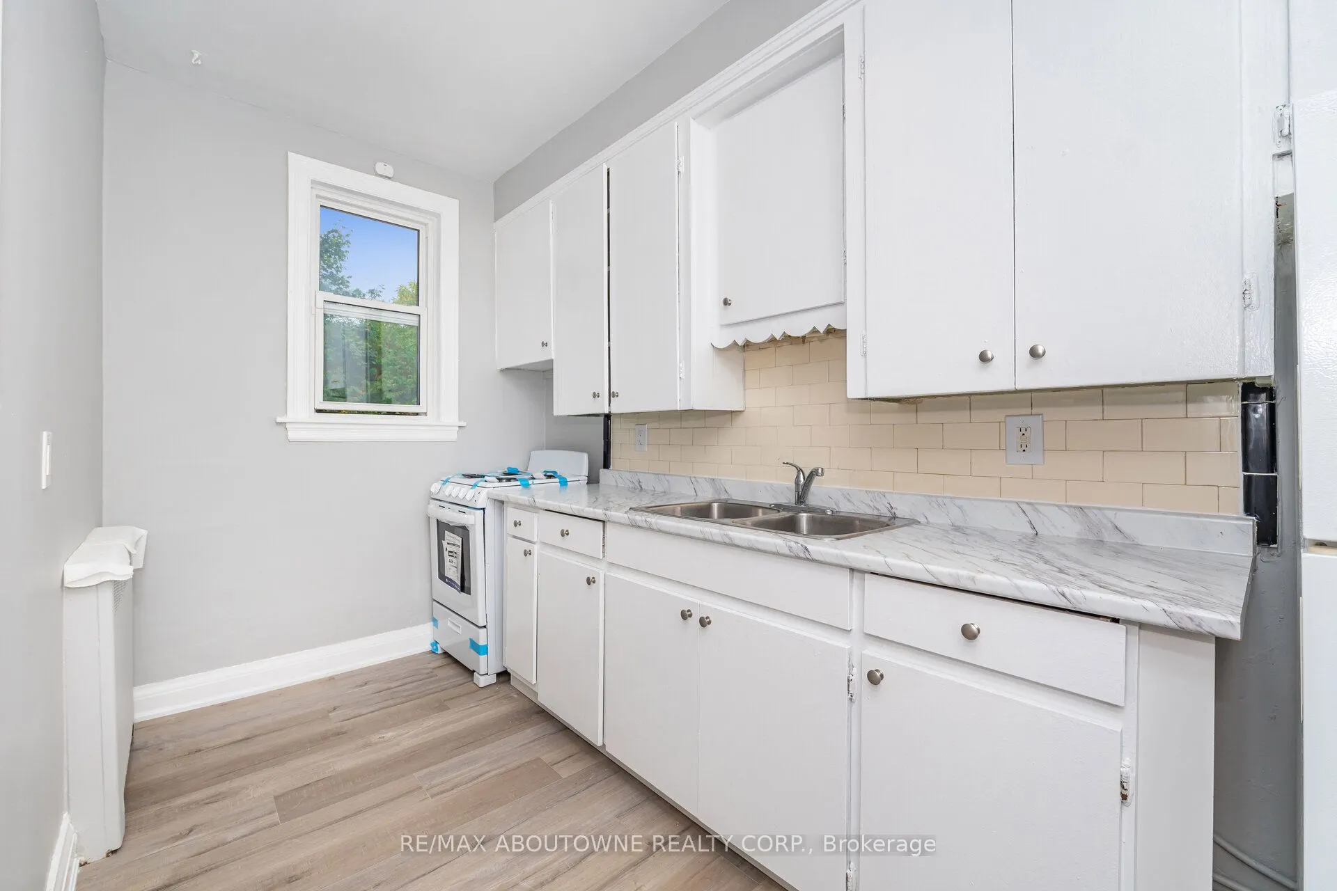 486 Holtby Avenue, #3