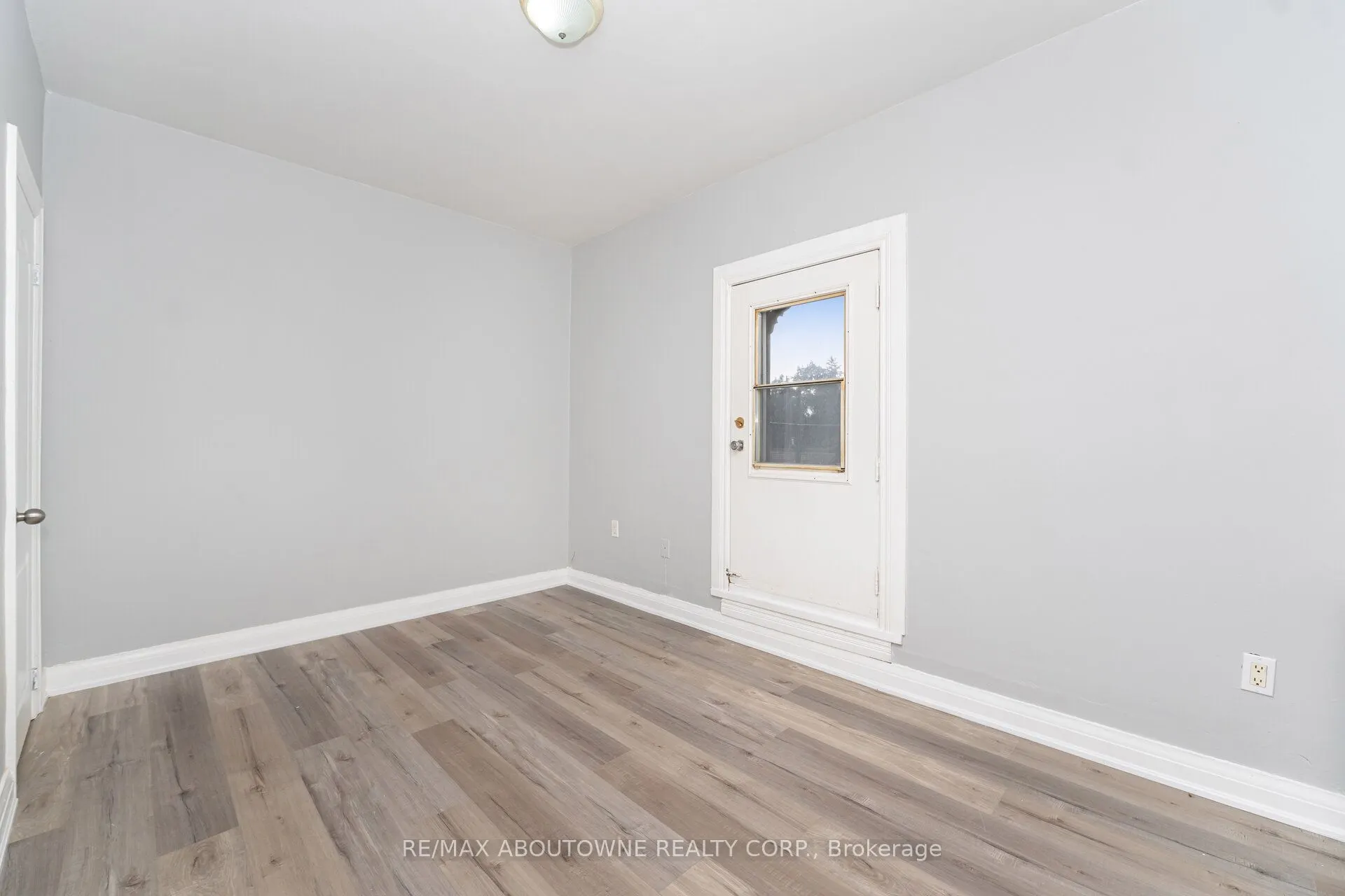 486 Holtby Avenue, #3
