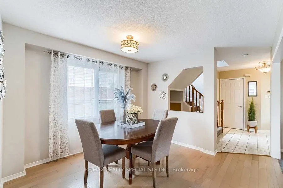 22 Furrows End