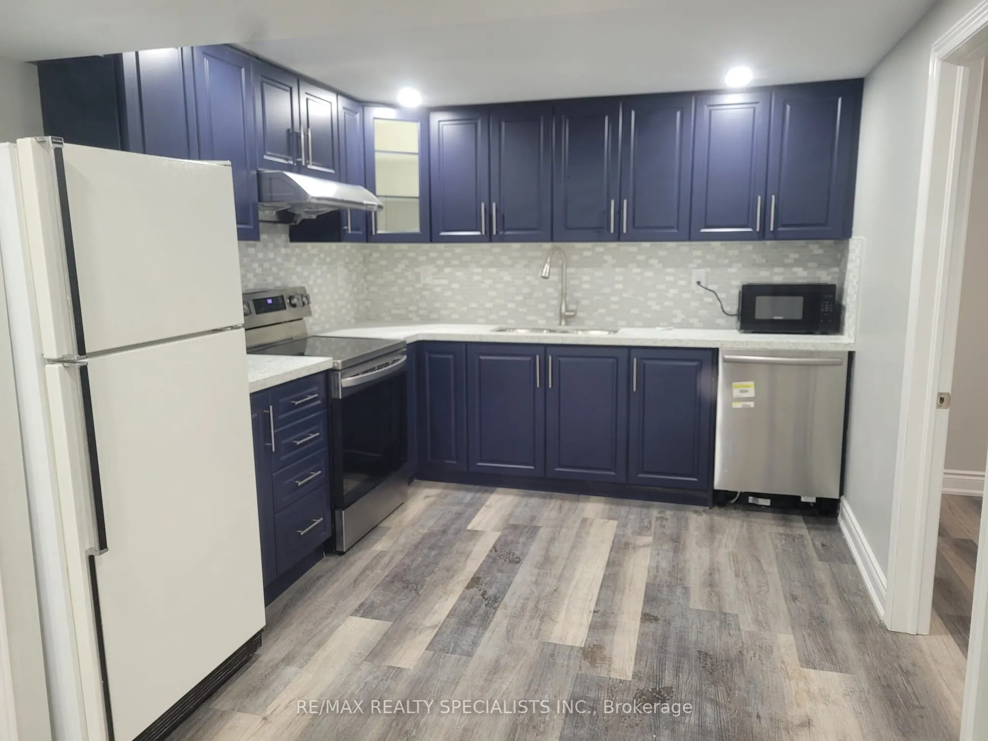 22 Furrows End