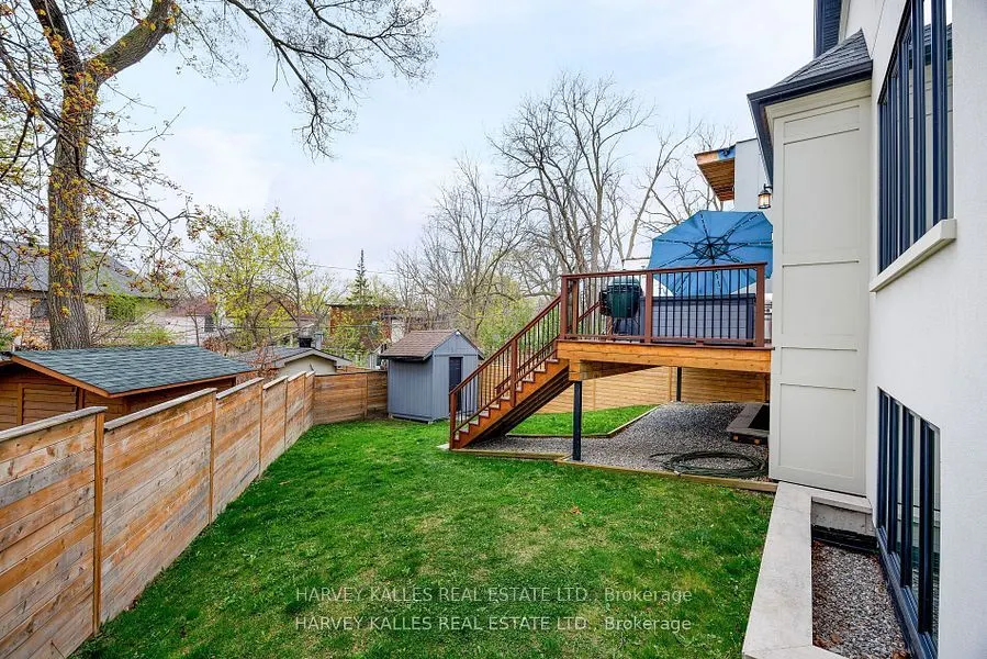 4673 Dundas Street W