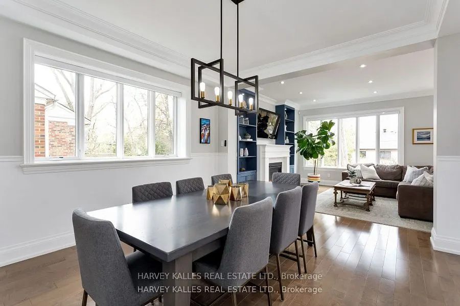 4673 Dundas Street W
