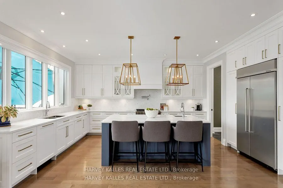 4673 Dundas Street W