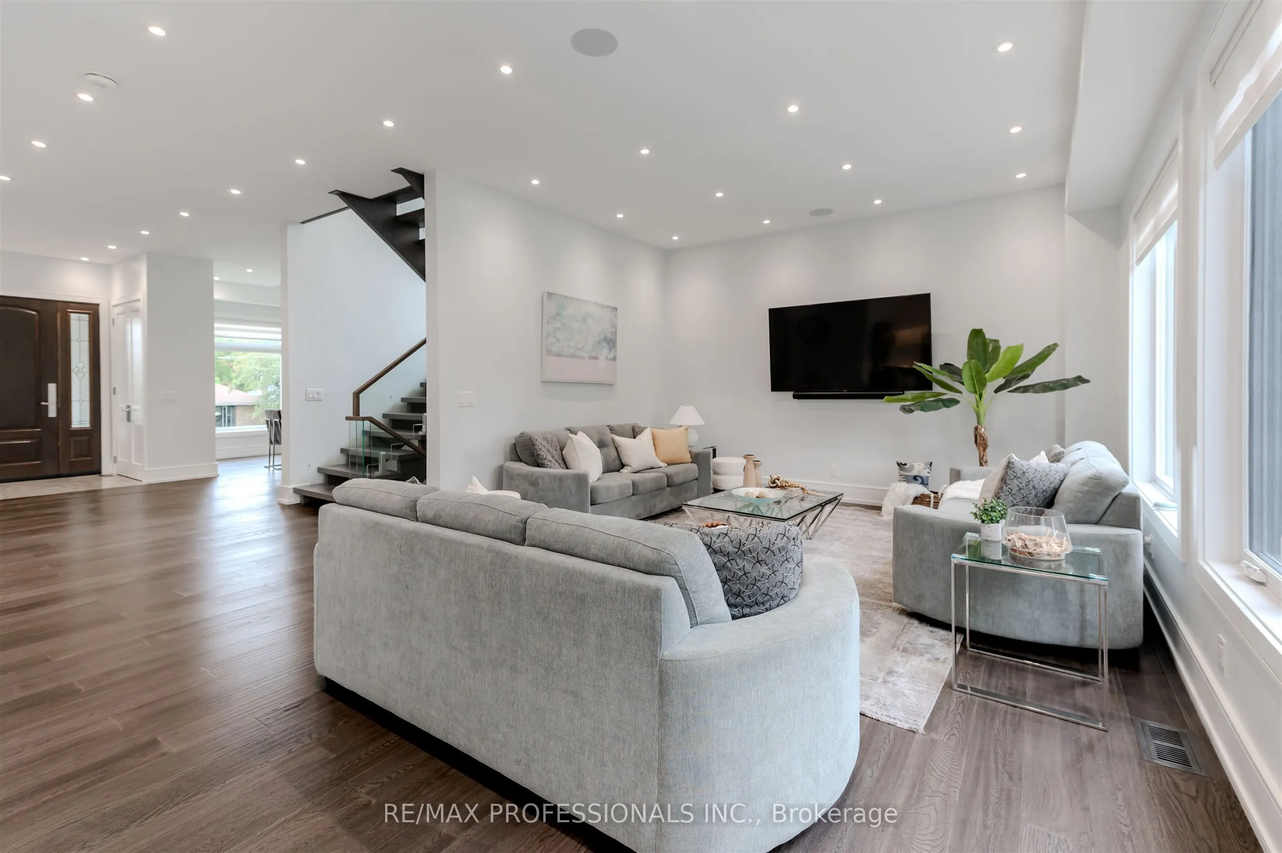 4 Dunrobin Drive