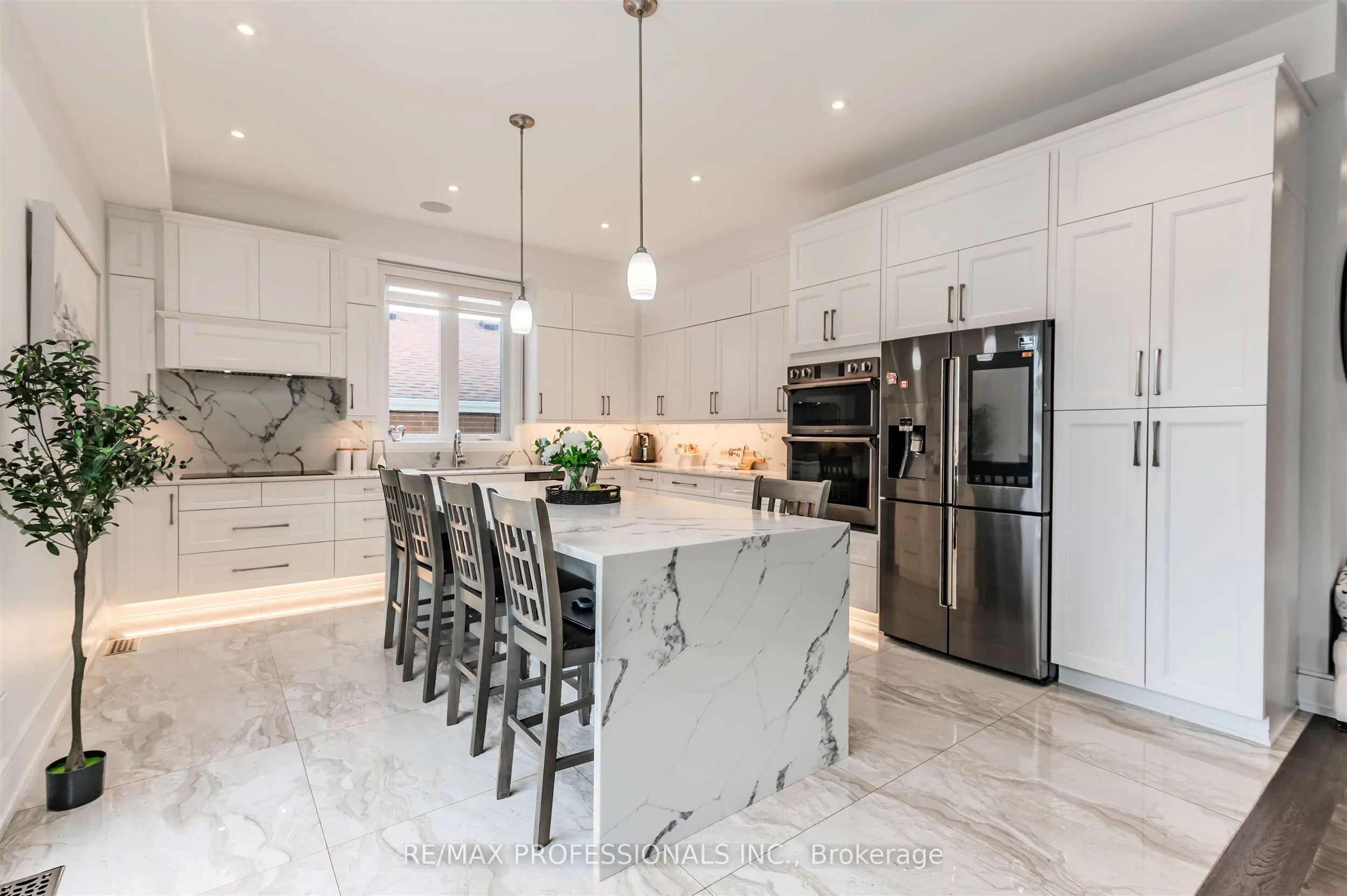 4 Dunrobin Drive