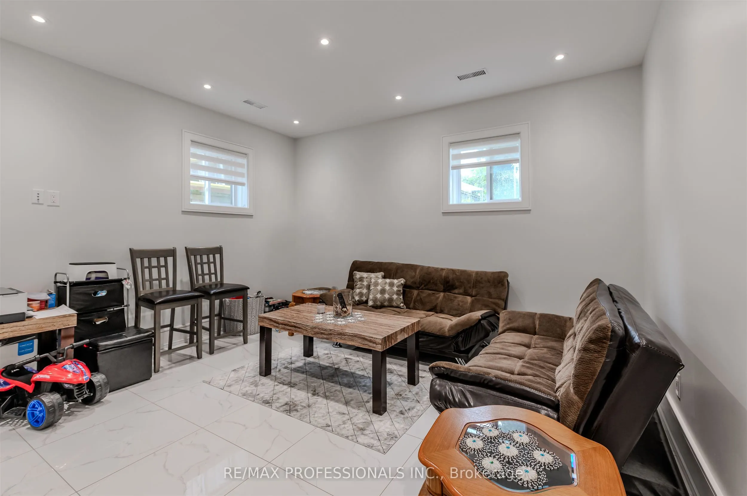 4 Dunrobin Drive