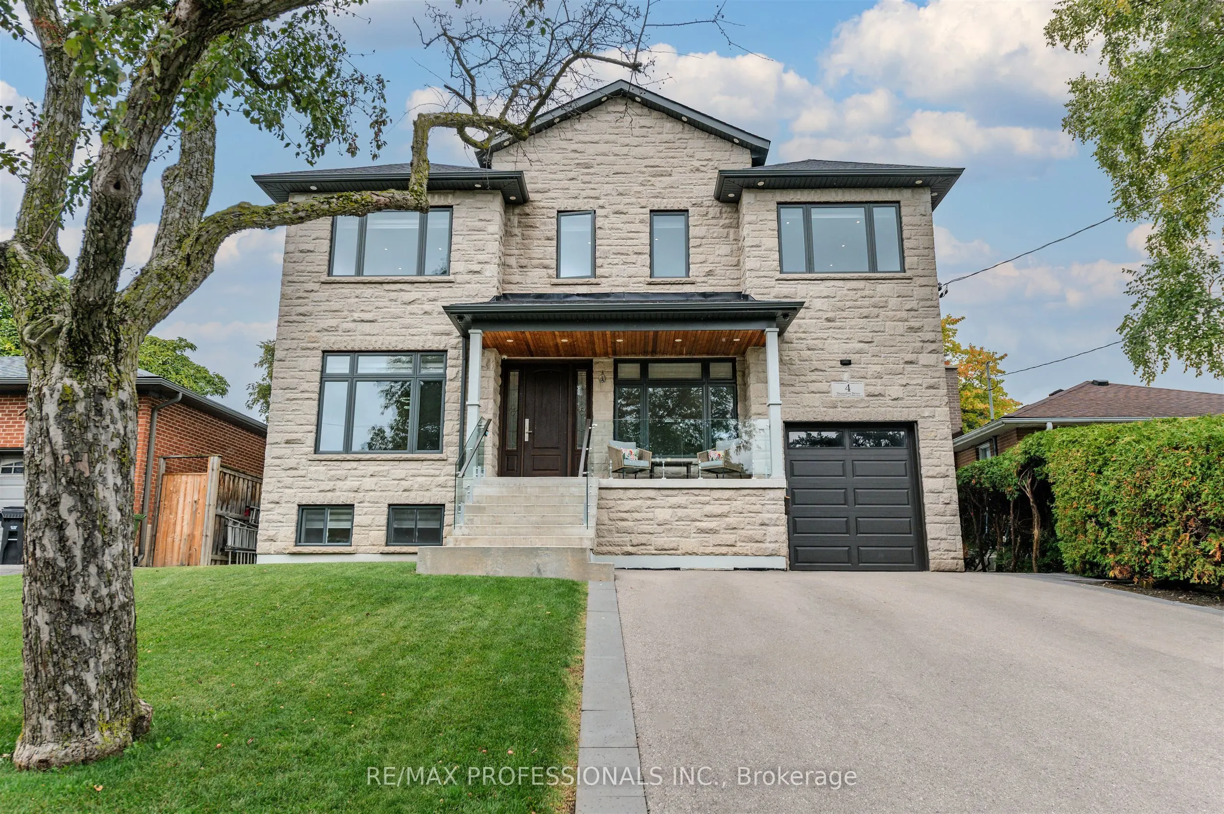 4 Dunrobin Drive