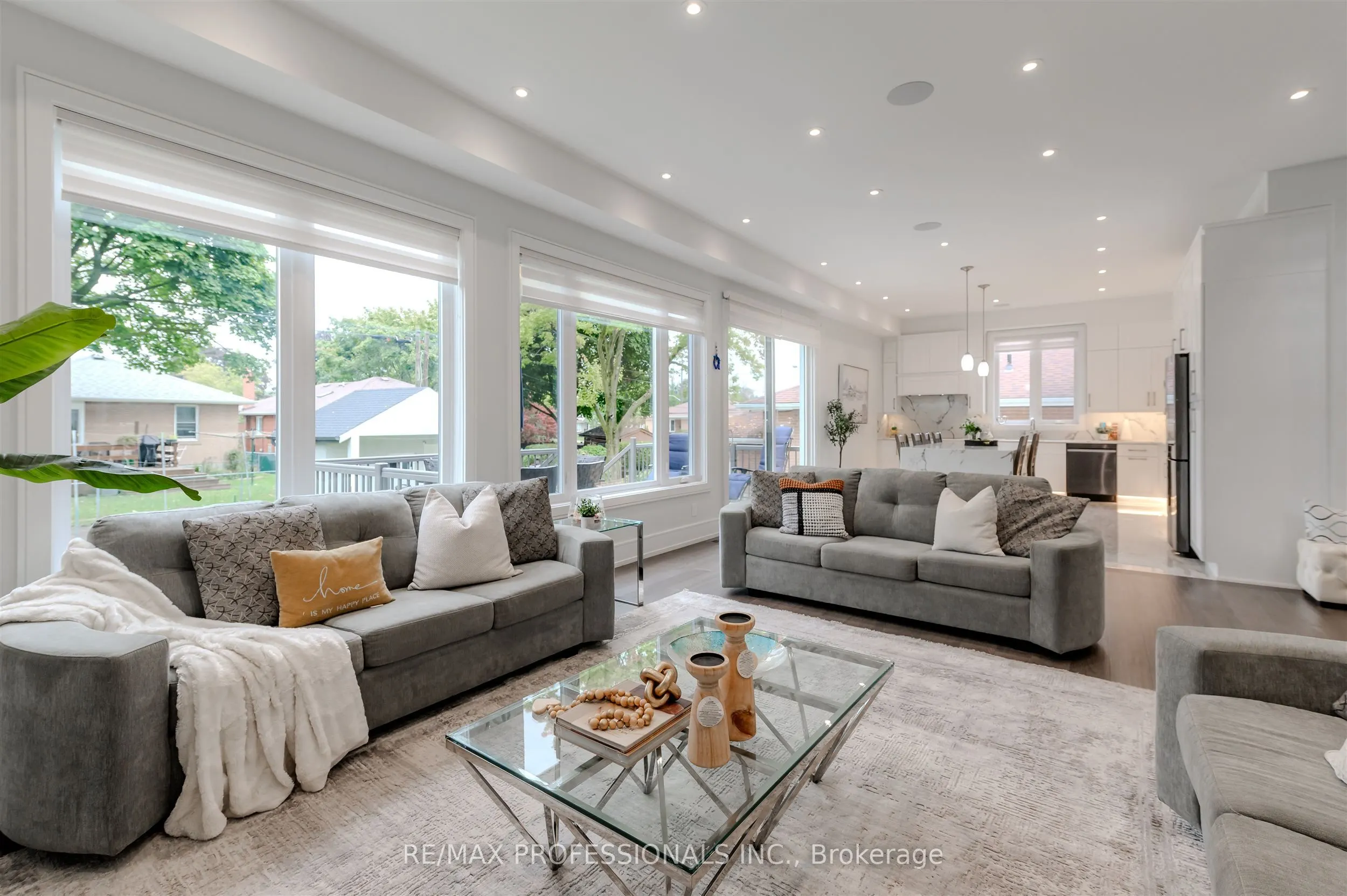 4 Dunrobin Drive