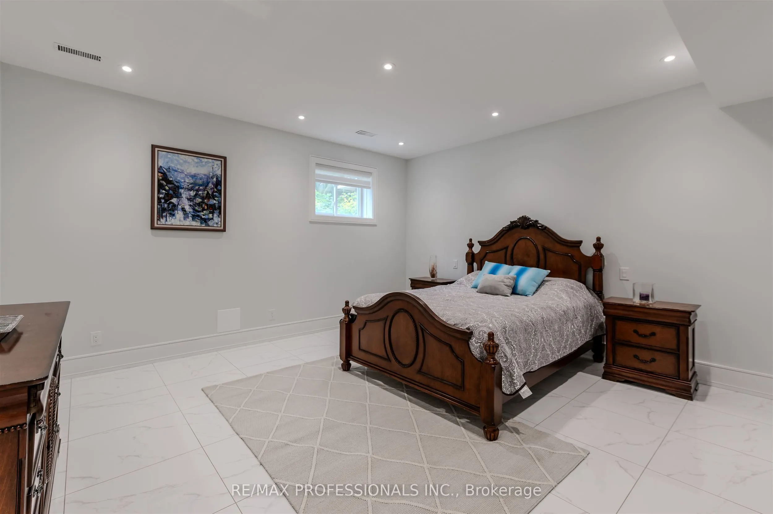 4 Dunrobin Drive