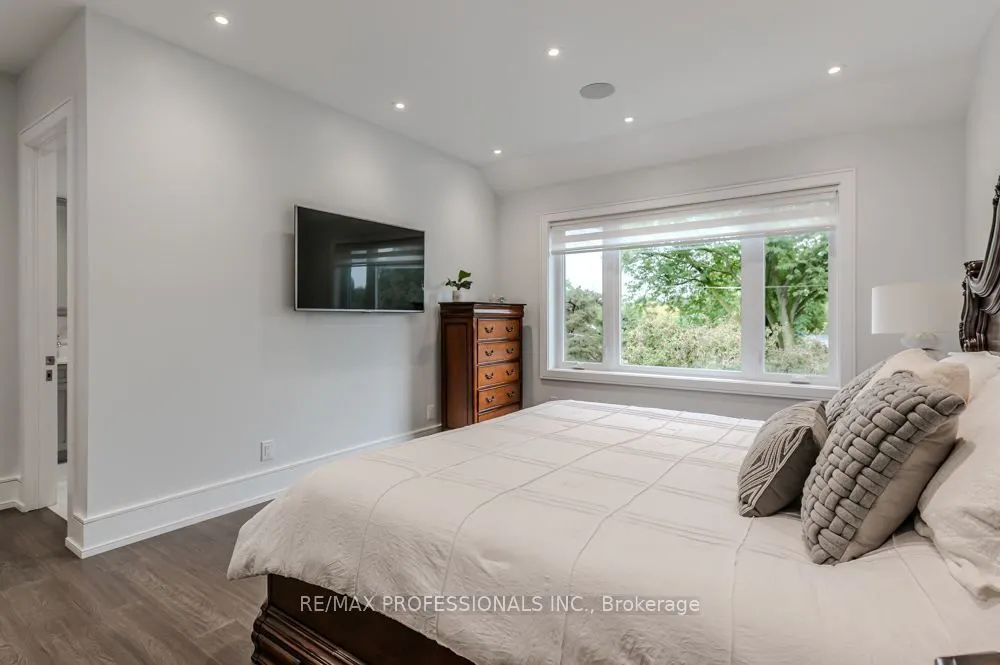 4 Dunrobin Drive