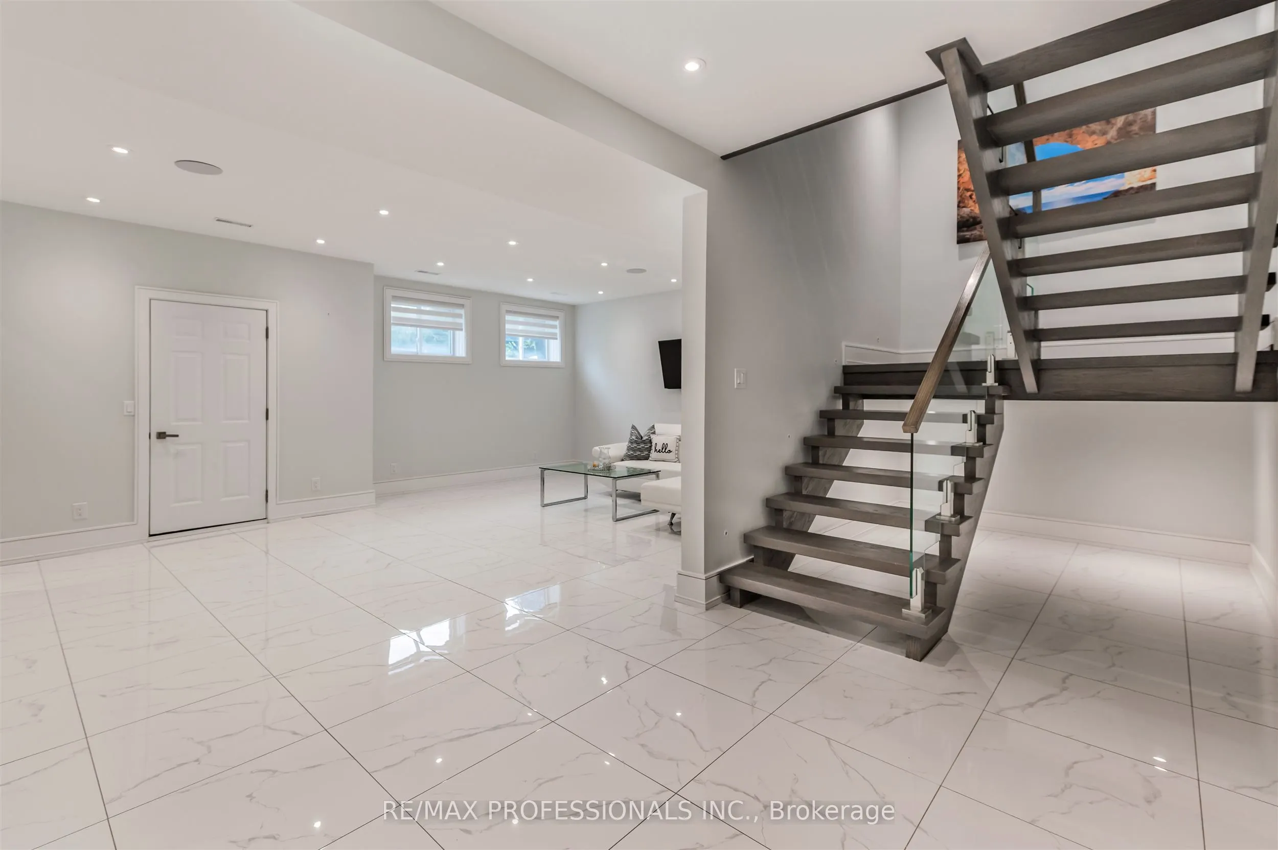 4 Dunrobin Drive