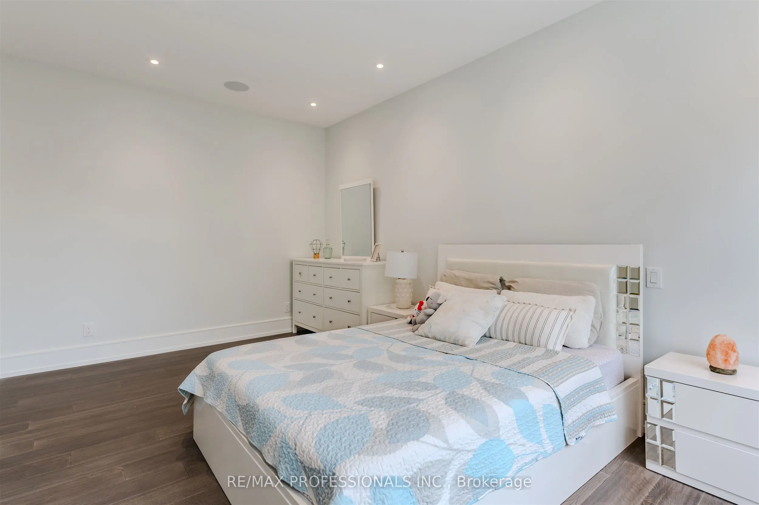4 Dunrobin Drive