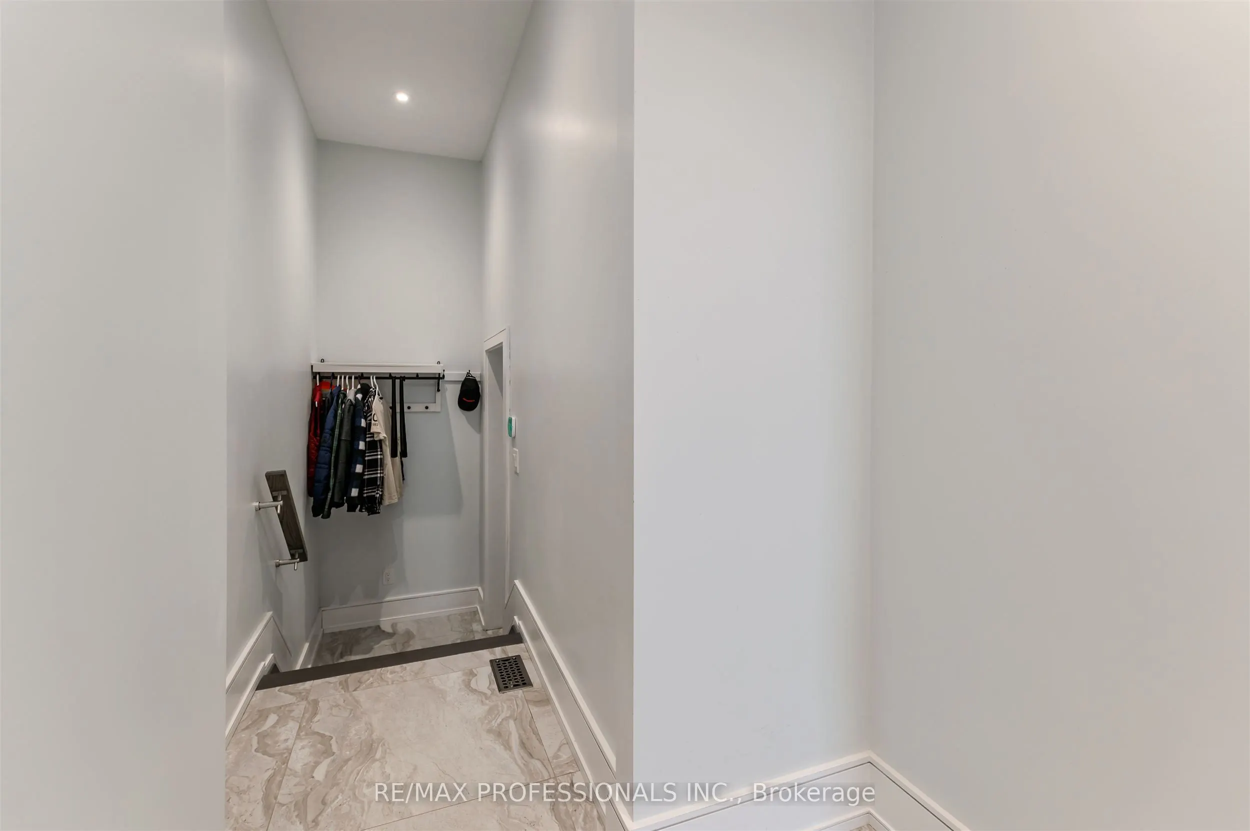 4 Dunrobin Drive