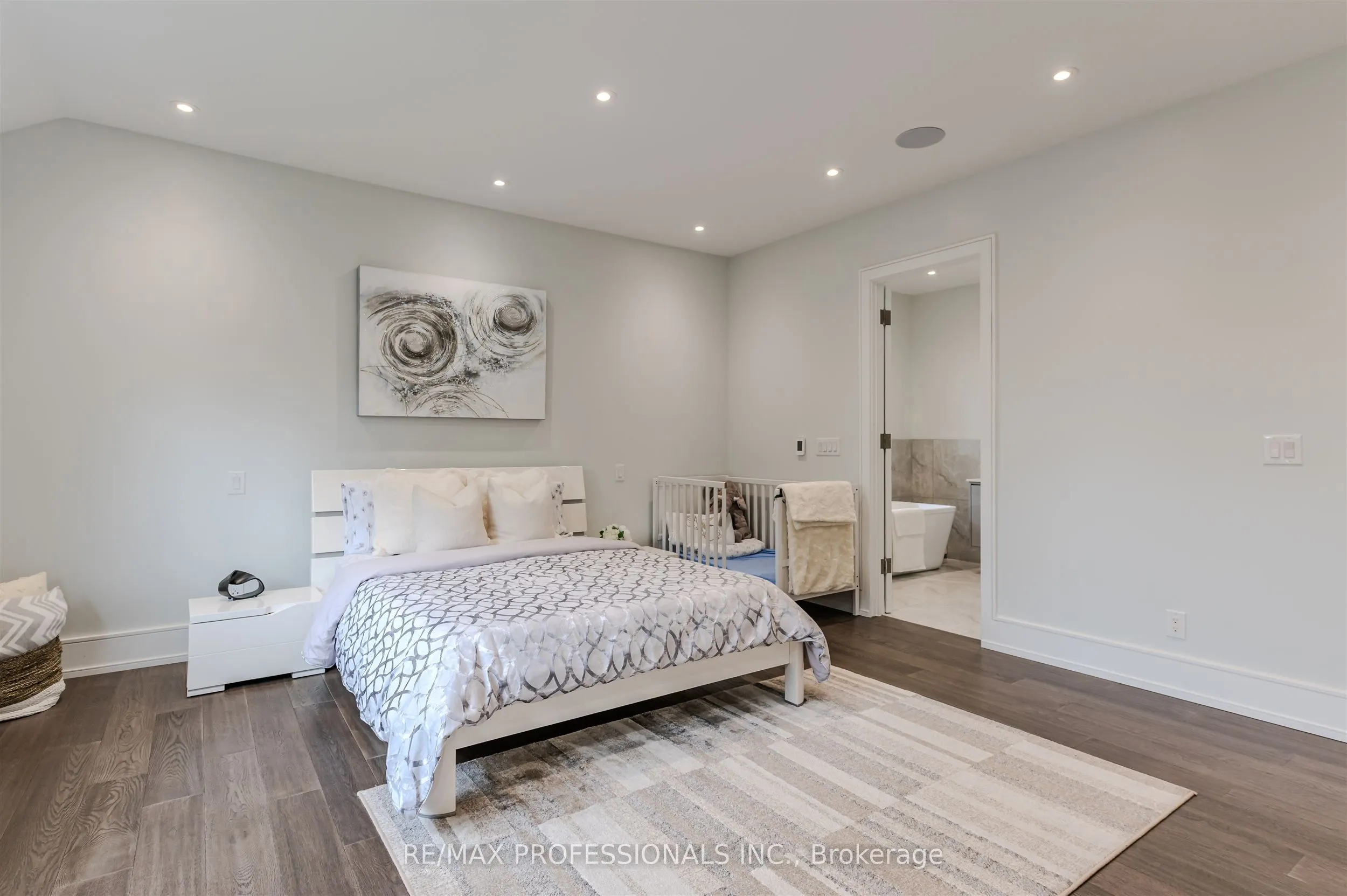 4 Dunrobin Drive
