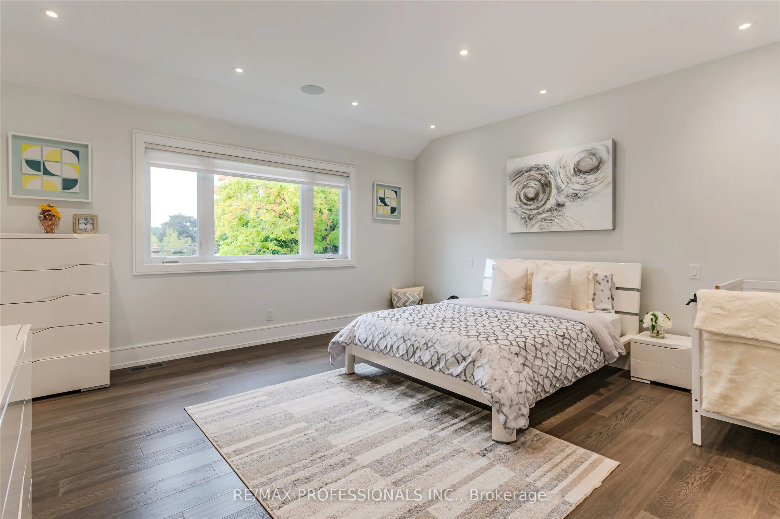 4 Dunrobin Drive