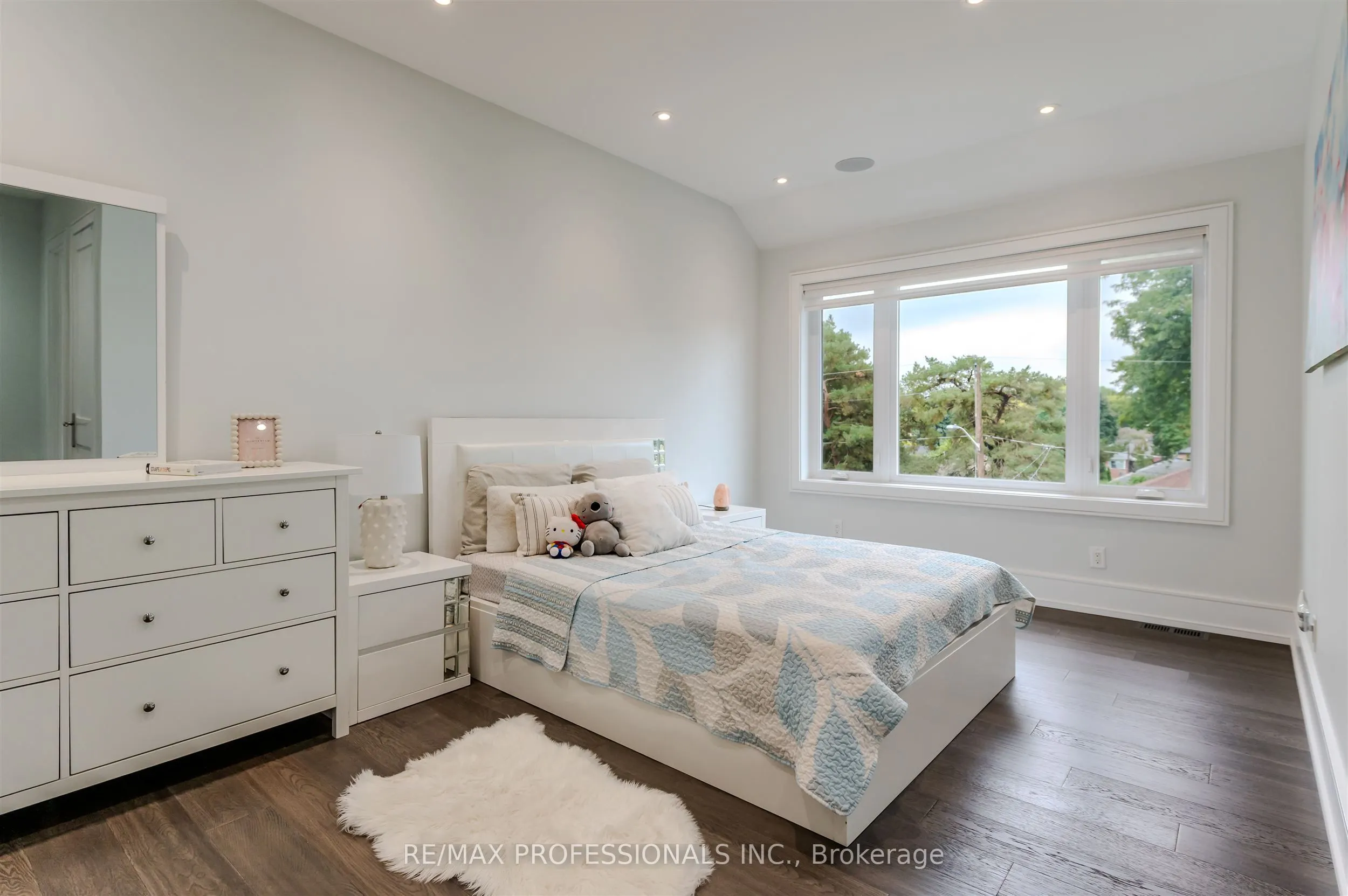 4 Dunrobin Drive