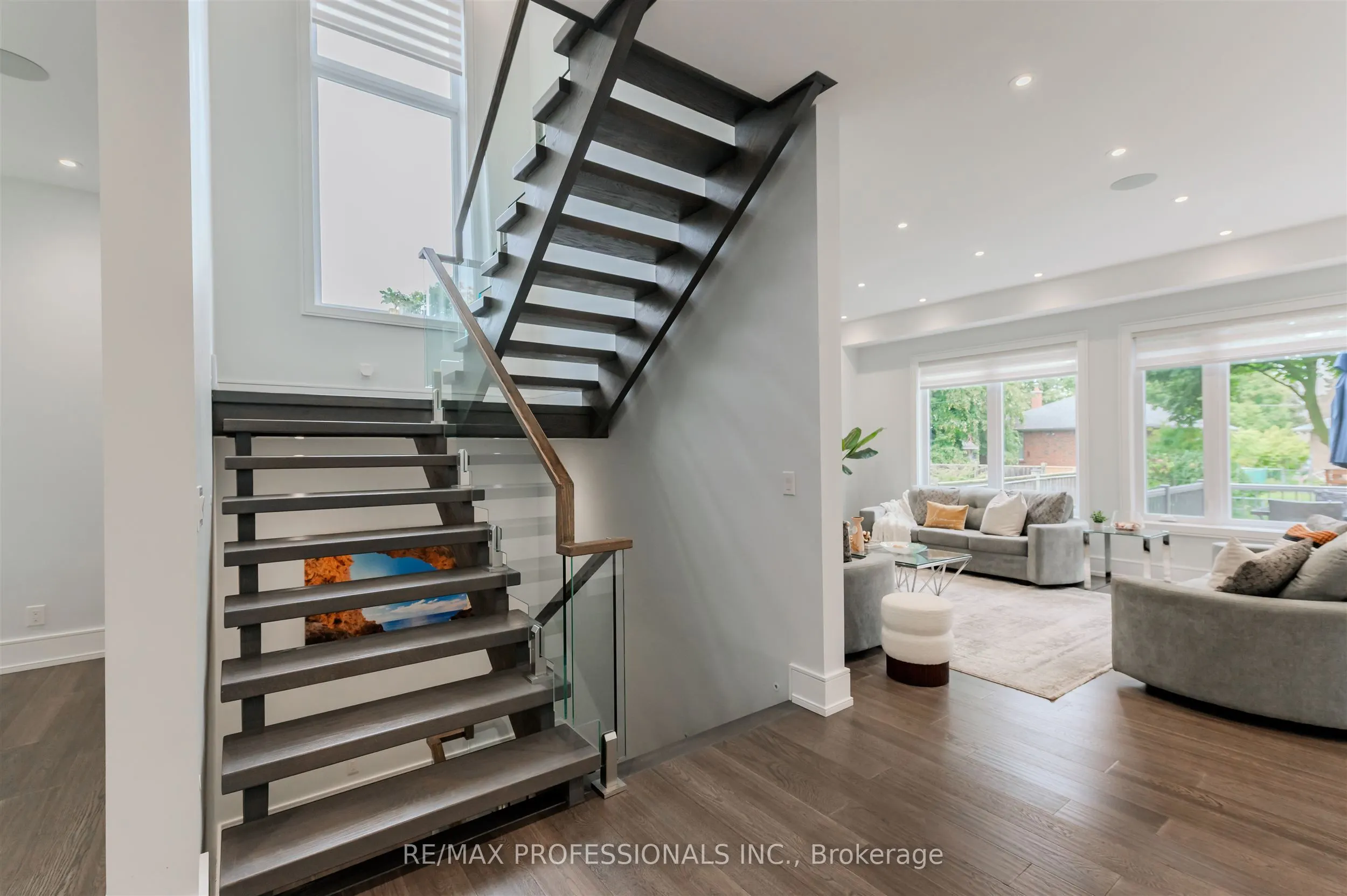 4 Dunrobin Drive