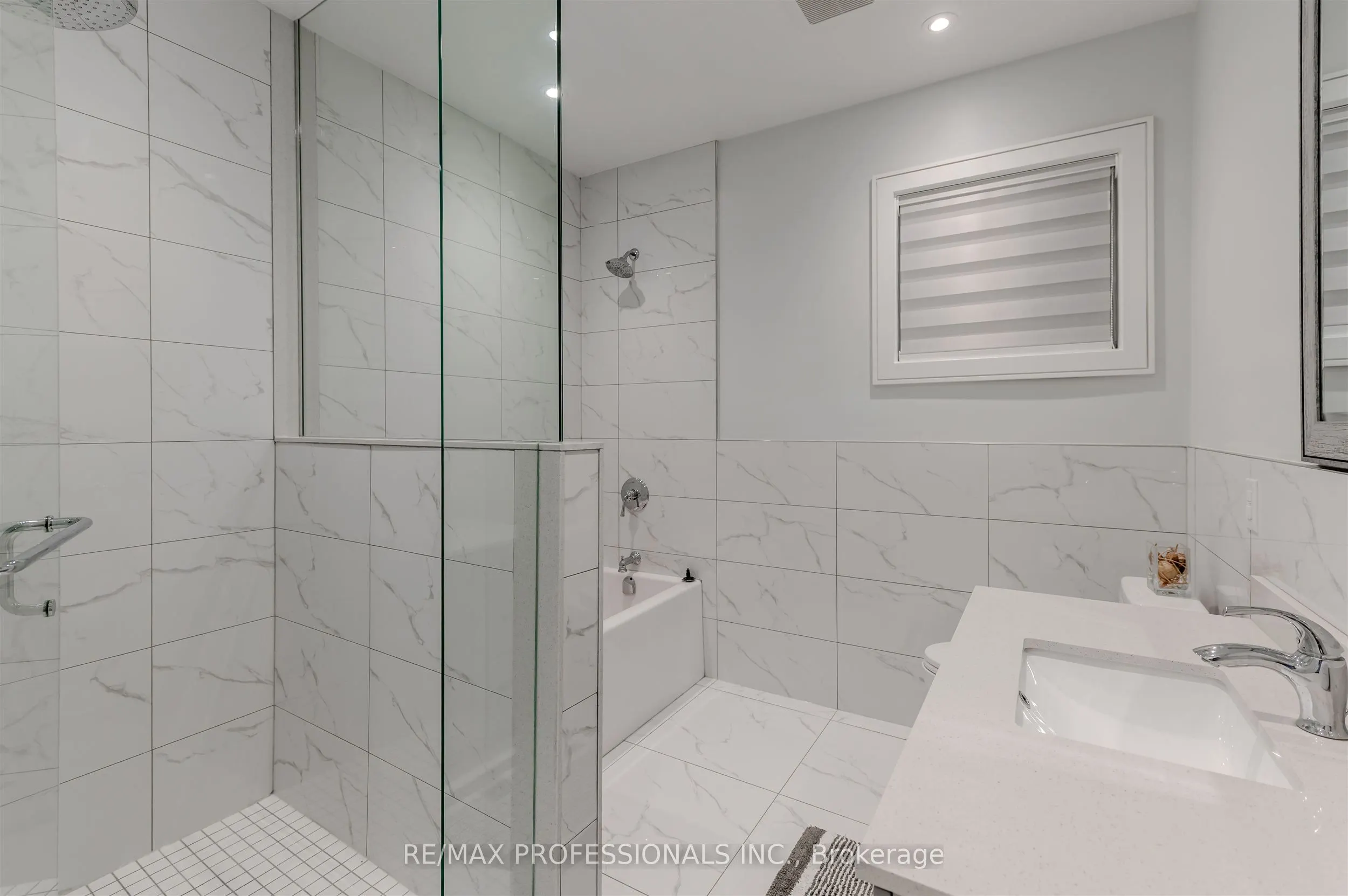 4 Dunrobin Drive