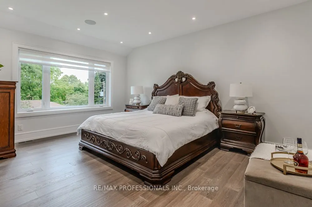 4 Dunrobin Drive